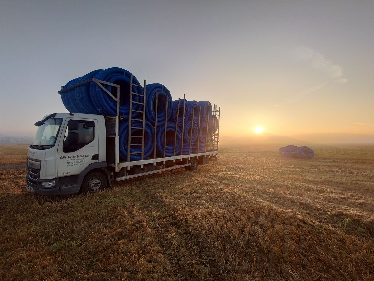 Stunning photo from one of our drivers this morning, he was delivering a load of land drain directly to a field for a customer 🤩

#drainage
#pipespecialists