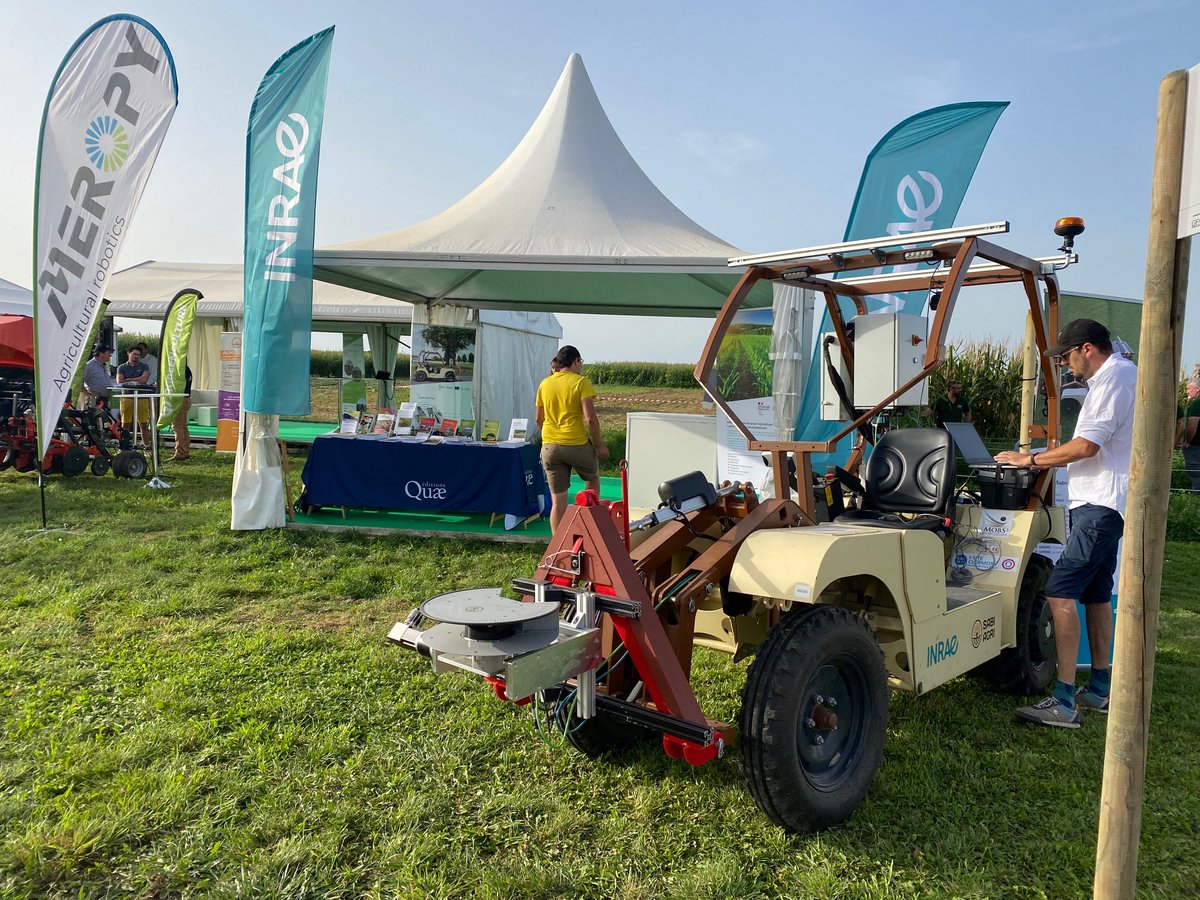 INRAE_France's tweet photo. 📢C'est parti pour #InnovAgri !

📍 Rencontrez nos équipes de l'unité  #TSCF sur le stand C57
🤖Assistez à des démonstrations de robots agricoles 
📖 Découvrez nos ouvrages présentés par notre maison d'édition @editionsquae 

@Innovagri1 @INRAE_Clermont 
➡️https://t.co/qlgxw3w4jh https://t.co/z82lwYGF9W