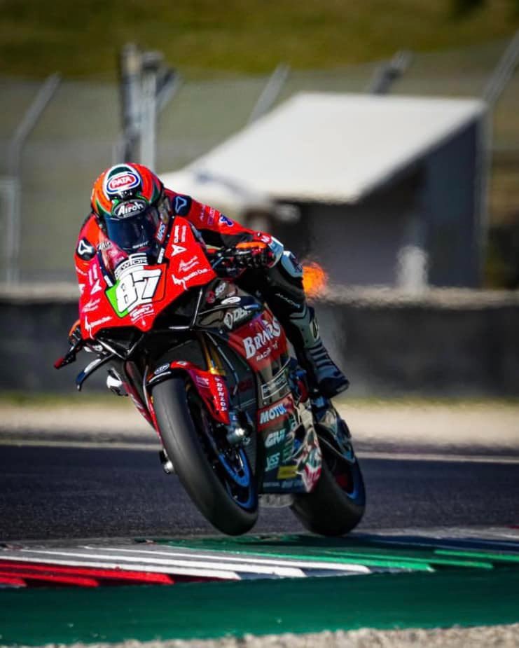 Two wins for Michele Pirro (#1 Barni Racing Ducati) and two podiums for Lorenzo Zanetti (#87 Broncos Racing Ducati) in CIV R5 at Mugello over the weekend means the title is all to play for at Imola's final round #ForzaDucati #DucatiCorse #DucatiPanigaleV4R #DucatiAllOverTheWorld