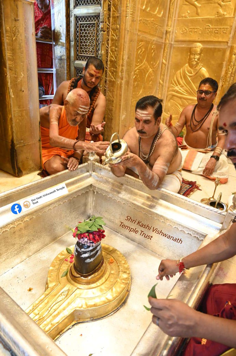 ShriVishwanath's tweet photo. आज दिनाँक 05-09-2023 को श्री काशी विश्वनाथ मंदिर में मध्याह्न (दोपहर) भोग आरती के भव्य दर्शन।

#ShriKashiVishwanath #Shiv #Mahadev #Baba #Temple #Darshan #Blessings #BhogAarti #Varanasi #Aarti #Kashi #Jyotirlinga #VishwanathDham https://t.co/fZ9ejrjOT9