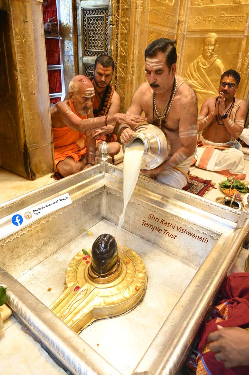 ShriVishwanath's tweet photo. आज दिनाँक 05-09-2023 को श्री काशी विश्वनाथ मंदिर में मध्याह्न (दोपहर) भोग आरती के भव्य दर्शन।

#ShriKashiVishwanath #Shiv #Mahadev #Baba #Temple #Darshan #Blessings #BhogAarti #Varanasi #Aarti #Kashi #Jyotirlinga #VishwanathDham https://t.co/fZ9ejrjOT9