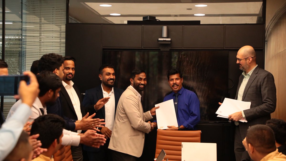 fillicafeuae's tweet photo. At Filli Cafe, we're all about creating a thriving environment for our incredible team. With well-defined KPIs and recognition through awards, we're paving a path of growth and success for each member. It's not just chai, it's a journey of excellence! #fillicafe https://t.co/arzAuhXBvI