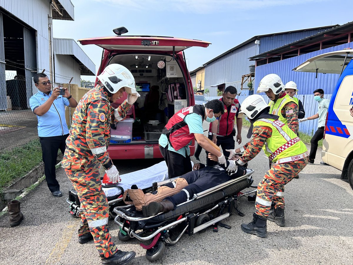 AtomMalaysia's tweet image. Latihan keselamatan dan pengujian pelan kecemasan pemegang lesen twlah diadakan pada 5 September 2023 di Kemaman, Terengganu.