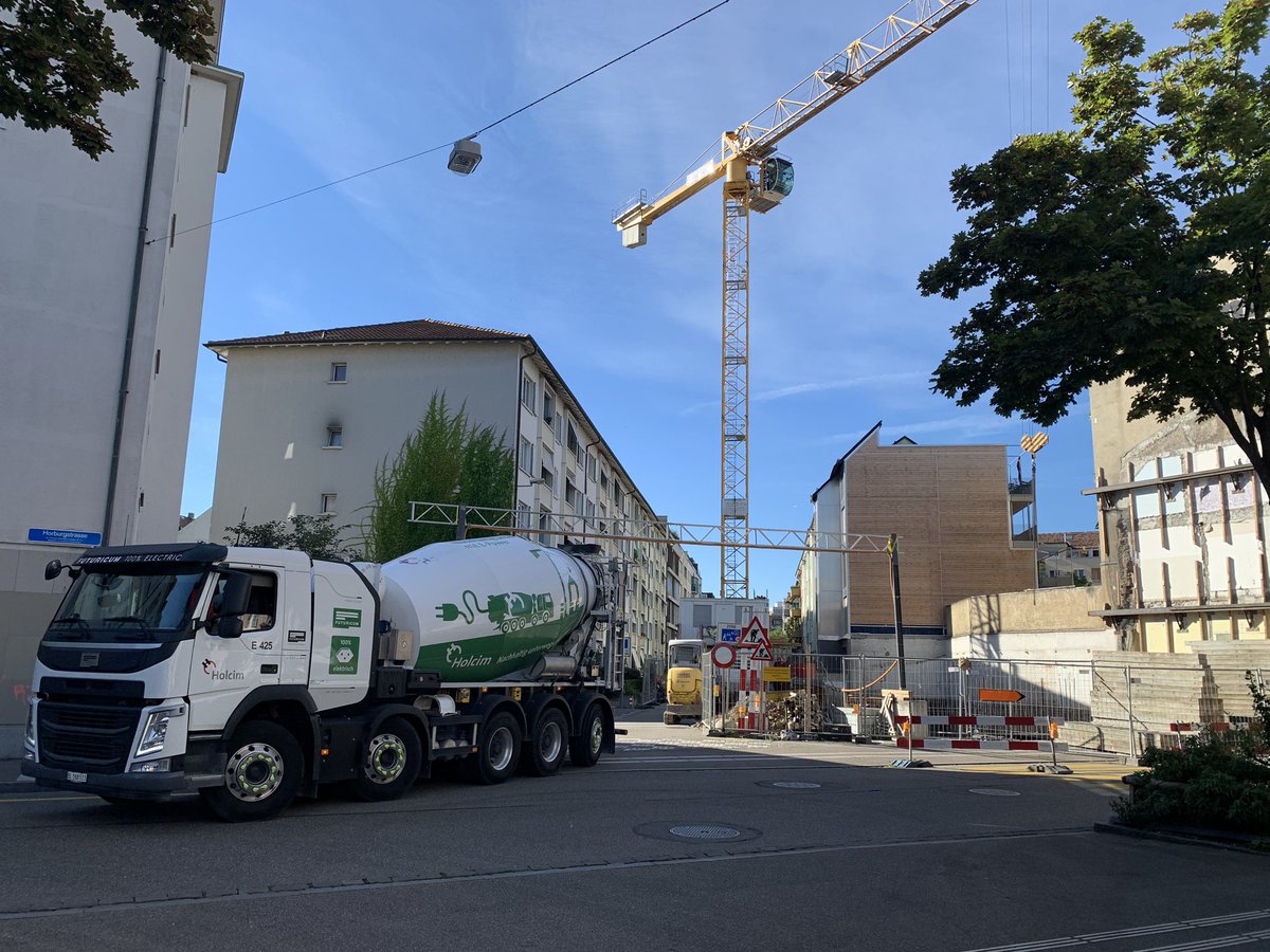 JoGoepfert's tweet photo. Mon camion béton 100% électrique à Bâle 🎉🎊🌈⚡️⚡️⚡️ https://t.co/jUsNkAScG6