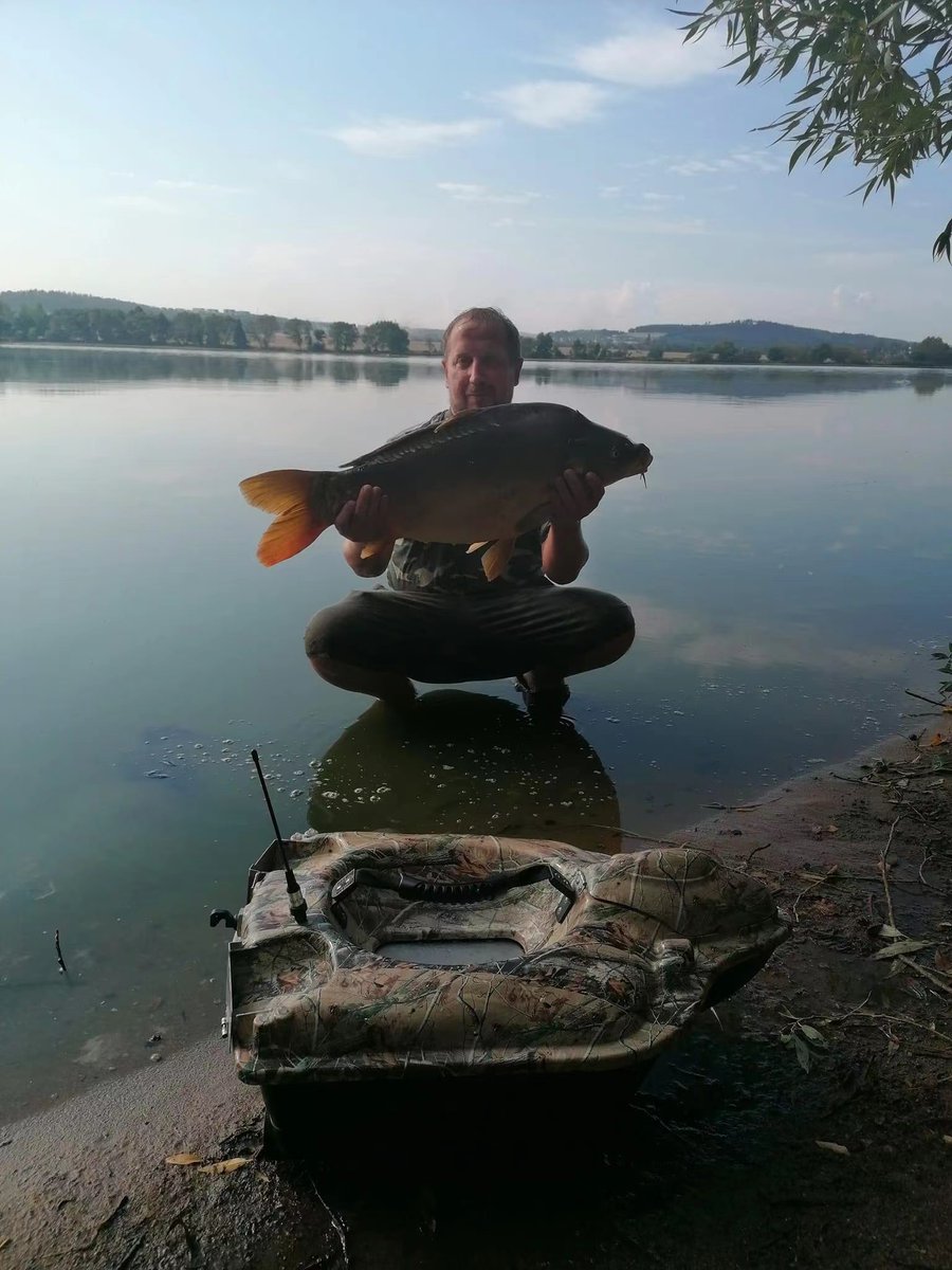 A Chinese man's joke： The end of middle-aged men is fishing
1. The world of middle-aged men revolves around fishing until they catch that fish that makes them feel young again
How might foreign men interpret this？
#fishing #angler #angling #Boatman #rcbaitboat