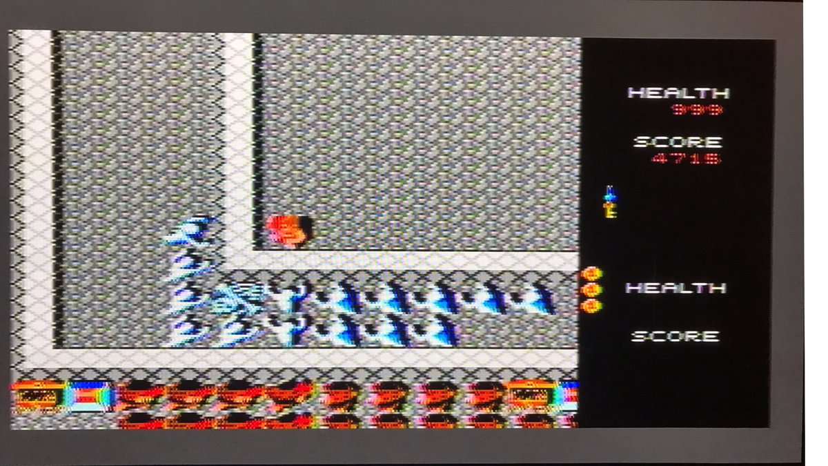 sekiro_51's tweet image. 欧州版セガマスターシステムⅡにて海外版GAUNTLET起動🪓敵がこんなに大量に表示されてもチラつかない👀攻略のキモと言えるスクロールの切り替えもスピーディーで上々の操作感🕹これは確かに8Bit機最強のガントレット👍コンポジット出力でボヤけるけど変換アダプターで…🤔
 #segamastersystem2  #SEGA