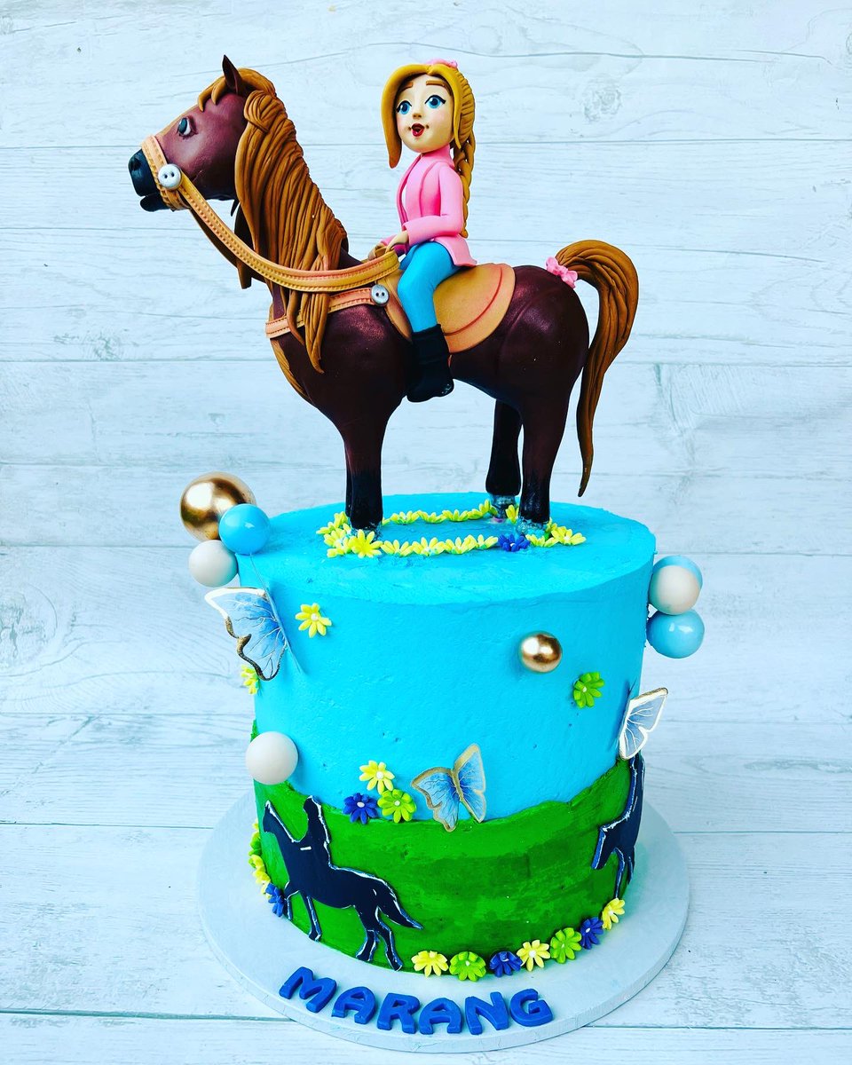 Conniescouturecakes tweet media