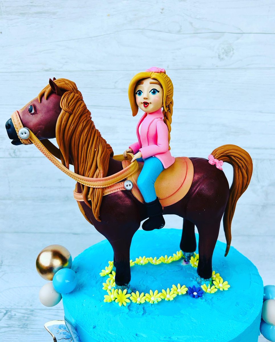 Conniescouturecakes tweet media
