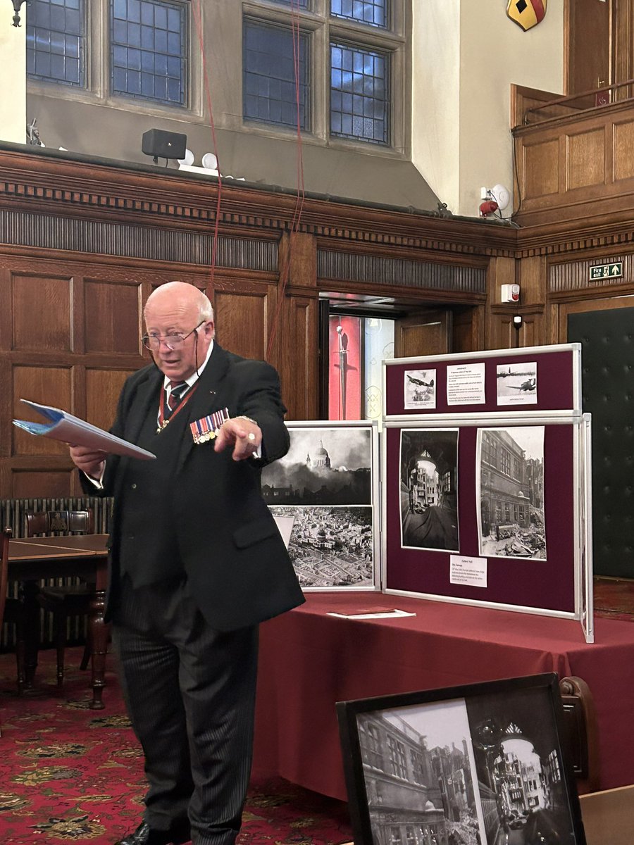 PM Skarratt attended an excellent guided tour of Cutlers Hall hosted by the Beadle and his team- interesting to see some Joiners and Ceilers medals on display 👏