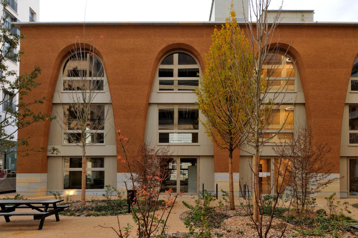 OGIC (@ogic_officiel) on Twitter photo Conçu pour <a href="/SplConfluence/">Lyon Confluence (SPL)</a>, l'Orangerie est un projet unique en son genre : un immeuble de bureaux avec des façades porteuses en terre crue. Prélevé à moins de 30km du site de construction, cet écomatériau bas carbone et zéro déchet dispose d'une forte inertie thermique. Conçu pour <a href="/SplConfluence/">Lyon Confluence (SPL)</a>, l'Orangerie est un projet unique en son genre : un immeuble de bureaux avec des façades porteuses en terre crue. Prélevé à moins de 30km du site de construction, cet écomatériau bas carbone et zéro déchet dispose d'une forte inertie thermique.