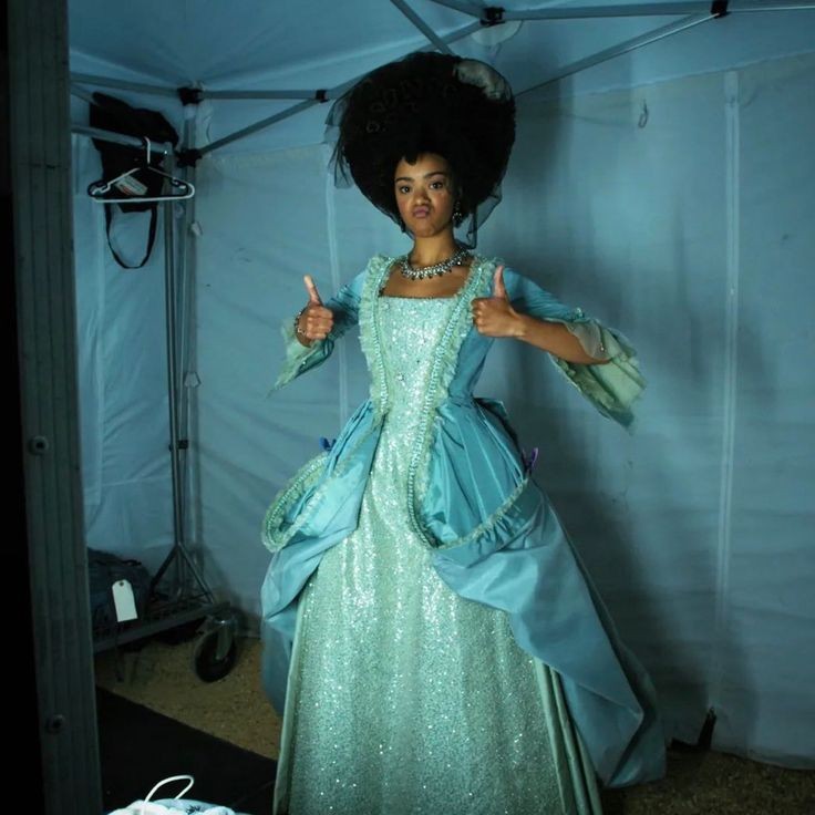 Iifeofbennett's tweet photo. ⠀
⠀⠀⠀⠀  ⠀ ⠀QUEEN CHARLCTTE 
⠀⠀⠀⠀⠀⠀「 behind the scenes 」
   
⠀    ⠀            your queen is here.
⠀ https://t.co/xH7EXlCo3Y