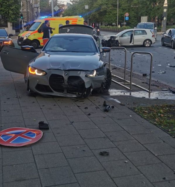 breakinglv's tweet photo. 🇱🇻 Svētdien Kr. Valdemāra ielas un Kalpaka bulvāra krustojumā notika divu auto avārija.
📷 iesūtīja sekotājs
#Centrs #Rīga #Latvija https://t.co/X1h4zSItcg
