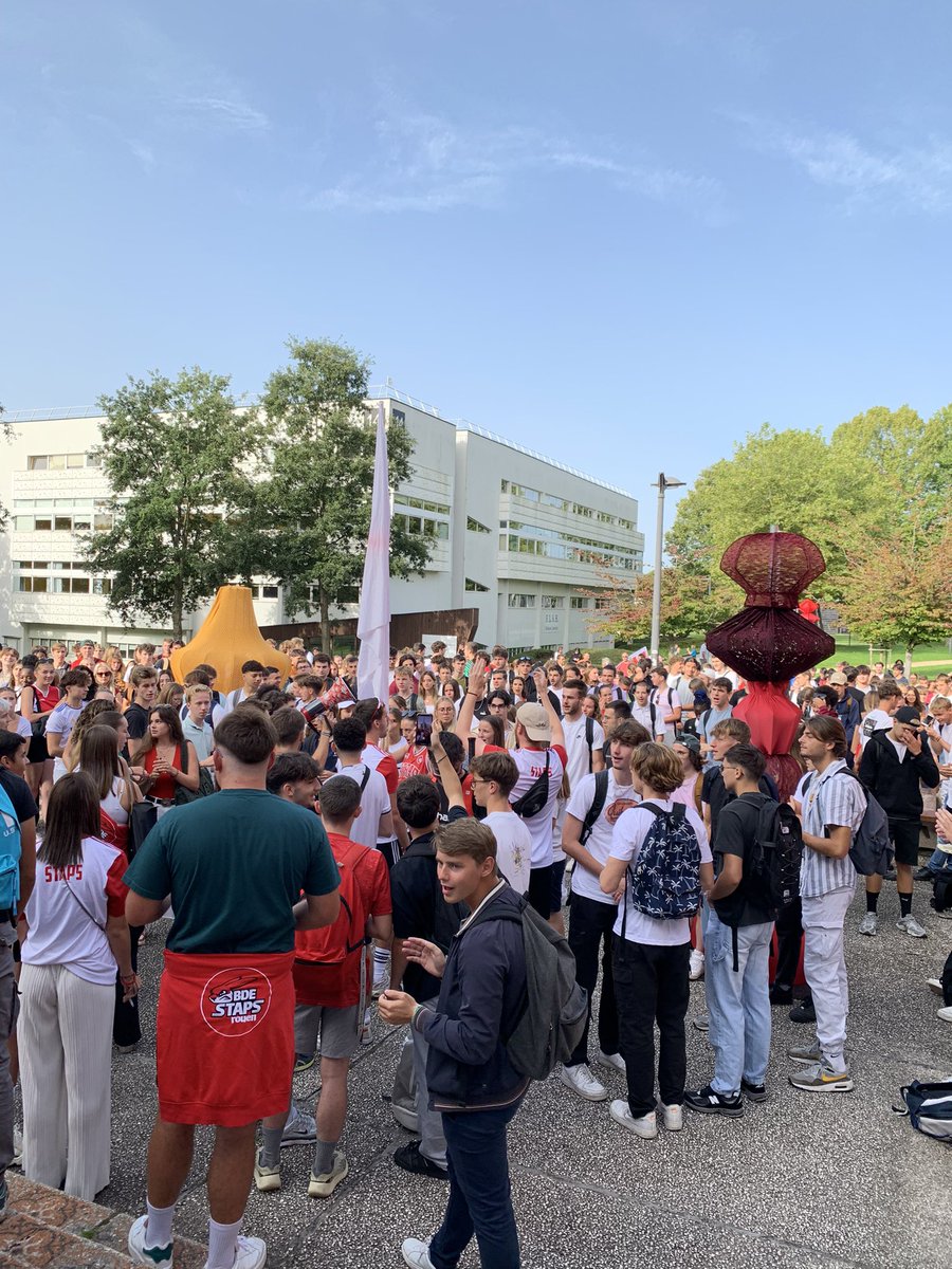 ThibaultD__'s tweet photo. [#Rentrée2023]

Après une première journée de rentrée l’ensemble des étudiant•es et les PRAG/PRCE de l’UFR #STAPS à Rouen, se mobilisent en faveur des conditions de vie et de travail.

Le sous-financement de la filière #STAPS met en péril les rentrées sur tout le territoire https://t.co/CHnKflrxRq