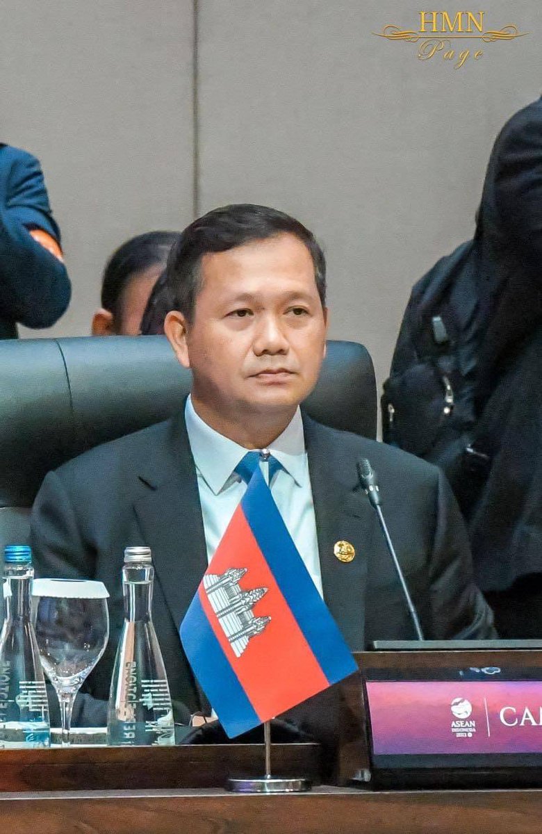 hunsencambodia's tweet photo. ហាក់ដូចជាគាប់ជួន ឬទេវតារៀបចំ?
កាលខ្ញុំចូលរួមប្រជុំអាស៊ានលើកដំបូងដែលជាការប្រជុំកំពូលអាស៊ានលើកទី៣ នៅហ្វីលីពីនឆ្នាំ១៩៩៩ ខ្ញុំជានាយករដ្ឋមន្ត្រី ដែលមានវ័យក្មេងជាងគេ ក្នុងចំណោមប្រទេសអាស៊ាន១០ គឺមានអាយុ៤៧ឆ្នាំ។

ពេលនេះការប្រជុំកំពូលលើកទី៤៣ ដែលឥណ្ឌូណេសុី ធ្វើជាម្ចាស់ផ្ទះ ហ៊ុន ម៉ាណែត គឺជានាយករដ្ឋមន្ត្រី ដែលក្មេងជាងគេក្នុងចំណោមប្រទេសអាស៊ាន១១ រាប់ទាំងទីម័រខាងកើត។ ពេលនេះ ហ៊ុន ម៉ាណែត អាយុ៤៥ឆ្នាំ។

ជូនពរថ្នាក់ដឹកនាំអាស៊ាន ដែលជាមិត្តចាស់យូរឆ្នាំនិងសូមគោរពលាពីចម្ងាយ៕

Is it accidental or is it prepared by Tevada (god)?

When I attended my first ASEAN Summit, the 3rd ASEAN Summit in the Philippines in 1999, I was the youngest prime minister, 47 years old, among the 10 ASEAN leaders.

This time the 43rd ASEAN Summit in Indonesia, Manet is the youngest prime minister among the 11 leaders of ASEAN countries, including East Timor. Now Hun Manet is 45 years old.

Sending regards to ASEAN leaders who have been old friends for many years and best wishes from afar.