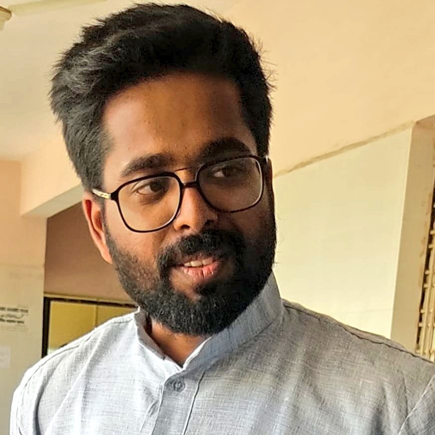 निमाड़ क्षेत्र के आदिवासी समाज को जागरुक करने वाले नितिन को बुरहानपुर पुलिस ने 29 अगस्त 2023 को गिरफ्तार कर लिया, उसका कसूर यह है कि वो देश के प्रतिष्ठित टाटा इंस्टीट्यूट ऑफ सोशल साइंस [TISS] से पढ़ाई कर आदिवासी विरोधी सरकार के खिलाफ आदिवासियों के बीच रह कर उनके जंगल और ज़मीन की
