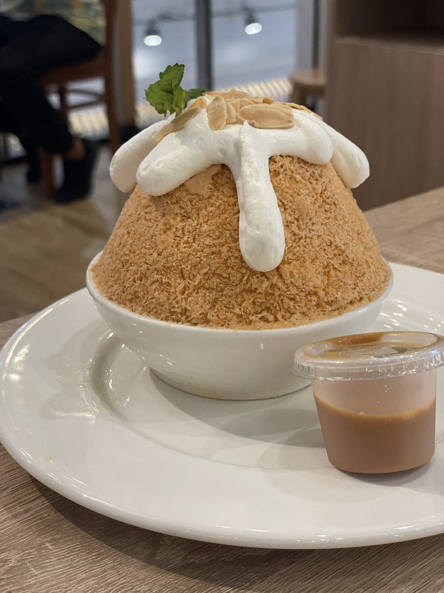 3.After You Dessert Cafe 
망고빙수-호지차빙수-타이차빙수
망고빙수인데 안에 스티끼라이스들어가 있음 
엥스러운데 먹으면 주머니에 넣어오고 싶은 맛 美美
왜 사진이 세개냐구요? 먹고 몇시간뒤 또또간집찍어서 그럼 요놈 꼬옥 드셔주시길 제발

#황제님을위한메뉴판