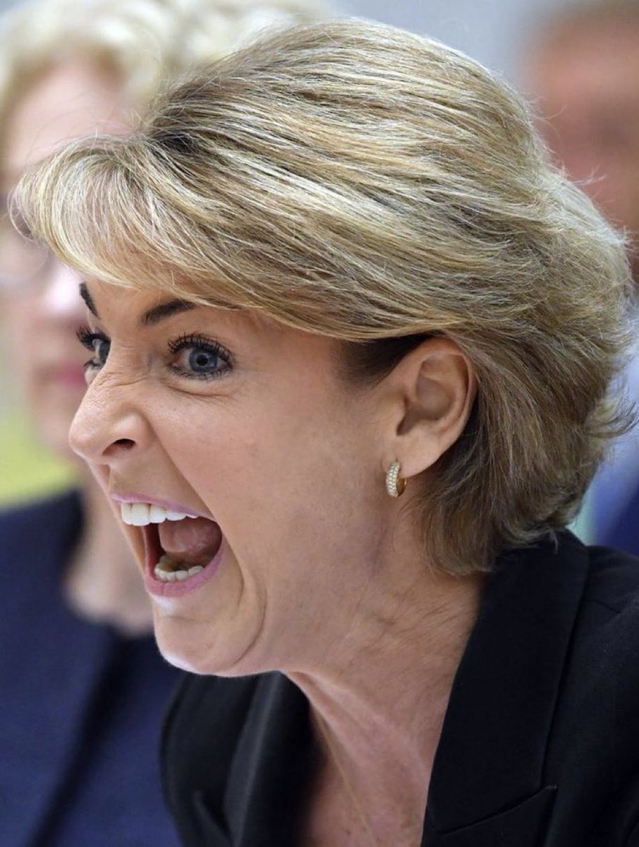 Please retweet this photo , she hates it , retweet retweet retweet