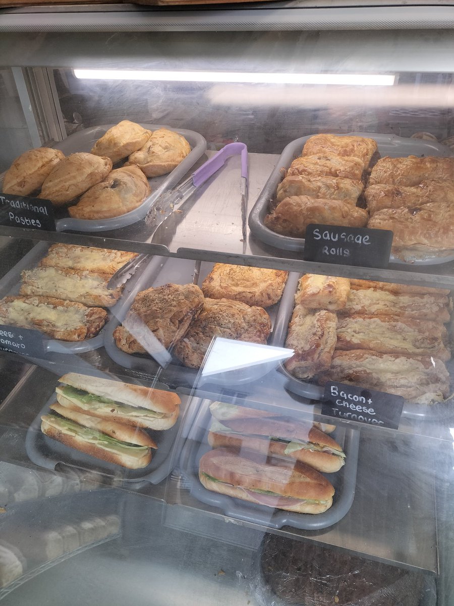 Having listened to your feedback we are reintroducing our filled sandwiches. We have Cheese, Lettuce &amp; Pickle or Ham, Lettuce and Mustard available for you today 😄

#bakery #lunch #goodfood #freshdfood #warmley #handmade #shoplocal #supportsmallbusiness