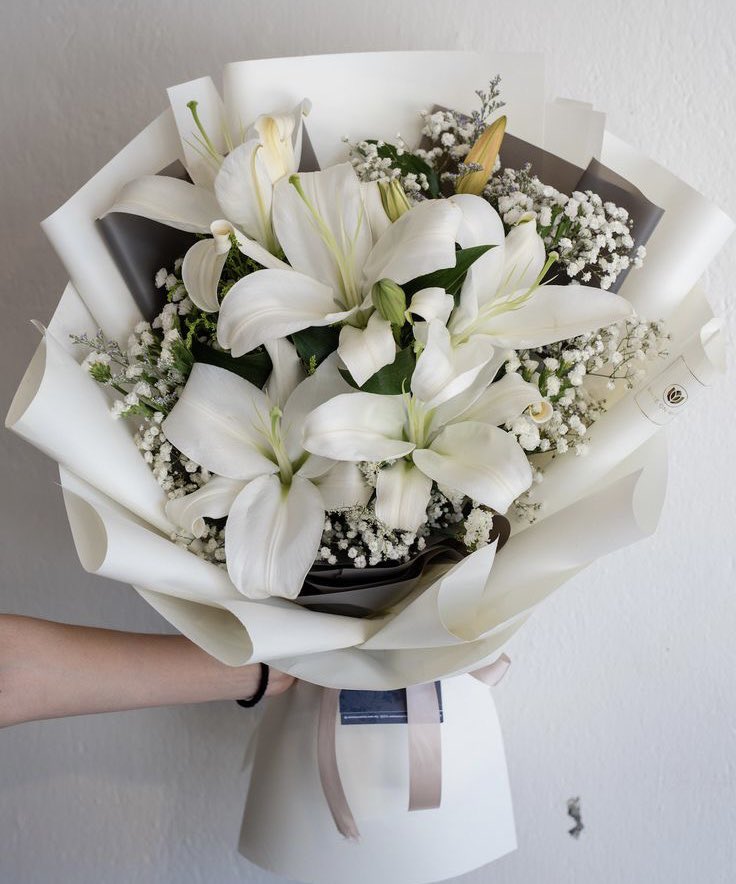 Güzel bir zambak buketinden daha fazla mutlu eden ne olabilir ki🤍