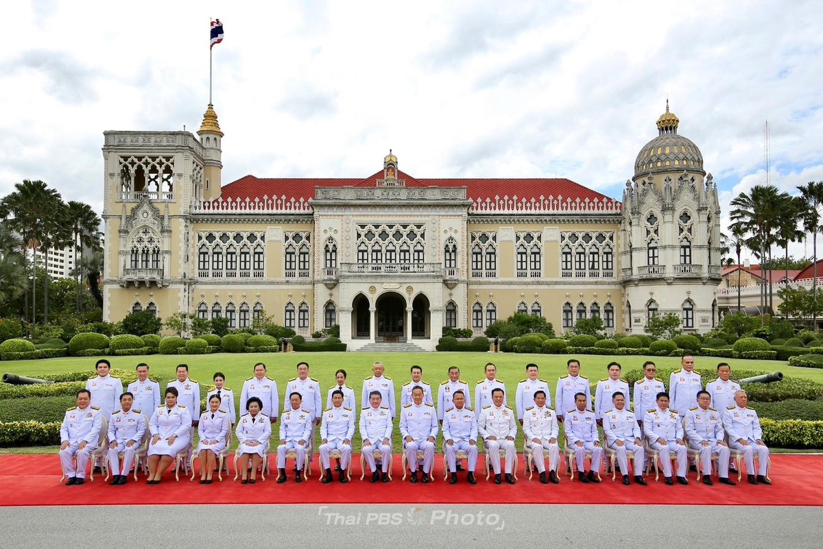 Prime Minister Srettha Thavisin and cabinet sworn in by HM the King.
Srettha and his cabinet members had a group photo at the Government House before proceeding to the Dusit Royal Palace for oath-taking before HM the King.
Speaking to reporters after the ceremony, Srettha said he