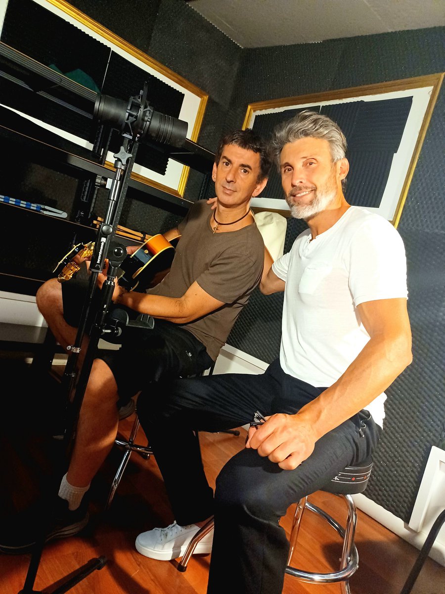ROMA STUDIO DI REGISTRAZIONE SCATOLA MECCANICA INSIEME AL MIO AMICO ATTORE MDELLO E CALASETTANO COME ME ANTONIO RIVANO
