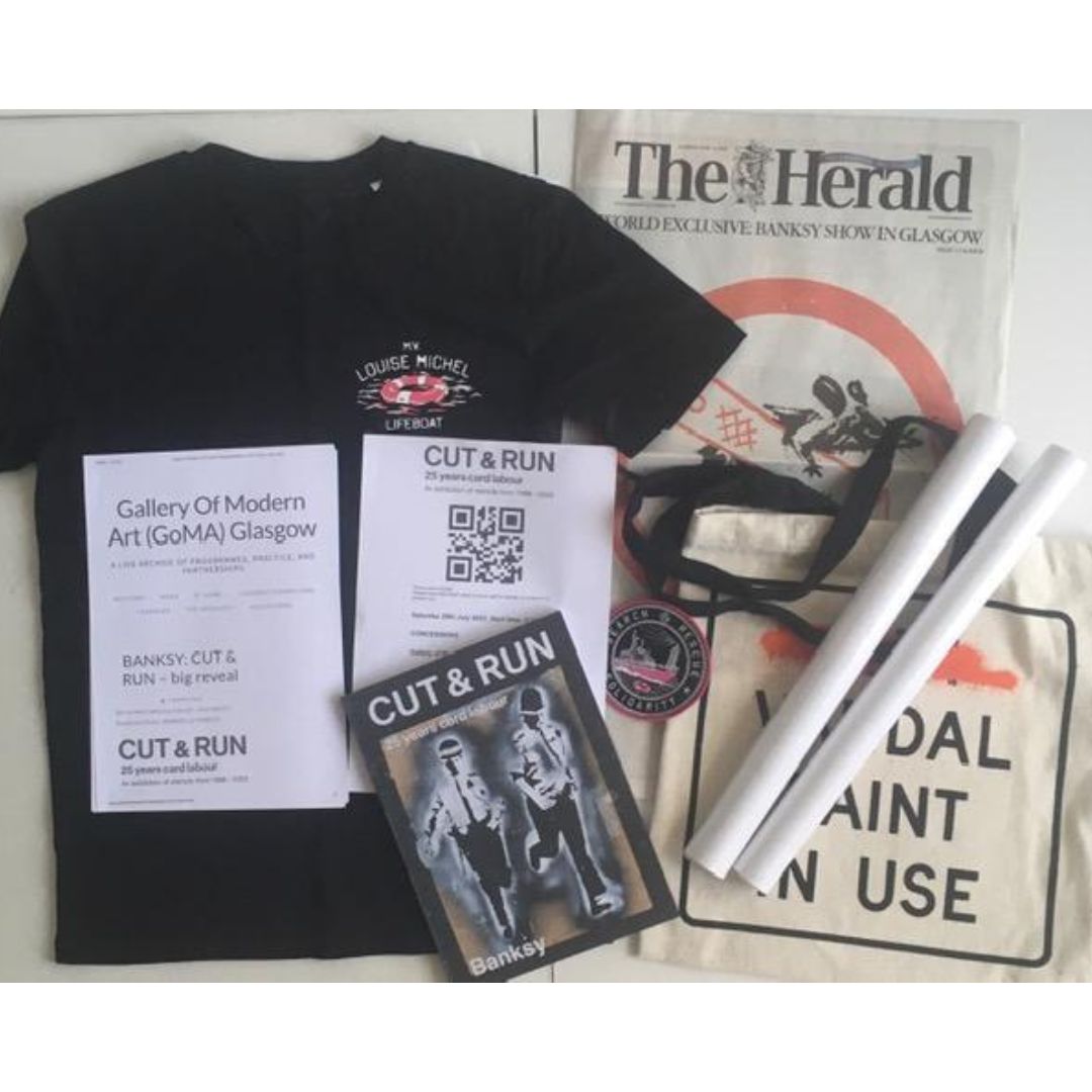 Our urban art sale features over 100 lots, including this complete set of Banksy merchandise from ‘Cut &amp; Run’, an exhibition of stencils from GOMA 2023.

Auction ends this Thursday at 20:00 BST ⏳
hubs.li/Q02158r10
#onlineauctions #art #banksy #popart #graffitiart