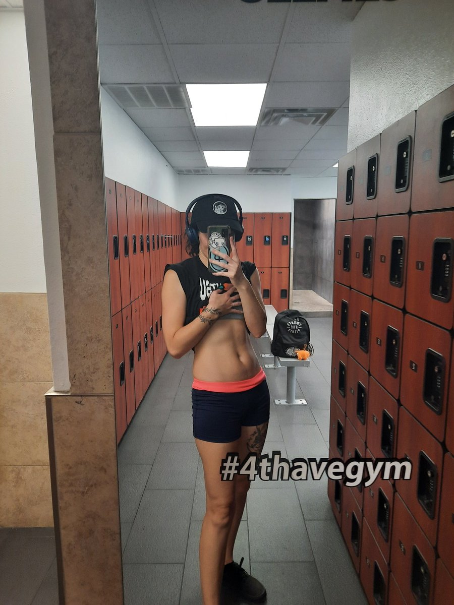 Had a great late night workout and played basketball 🏀 loving my abs 🥰 #vegan #gains #gymrat #poweredbyplants
