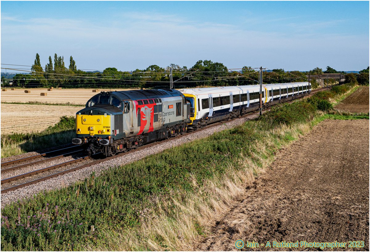 iainw_802's tweet image. 37884 “Cepheus” with 466033 &amp;amp; 465918 working 5Q26  Gillingham E.M.U.D. to Worksop Up Receptions seen at Stubton between Grantham and Newark 4.9.2023  @RailOpsGroup @railcamlive @TheGrowlerGroup #class37 @SteveWhiteRail #class466 #class465