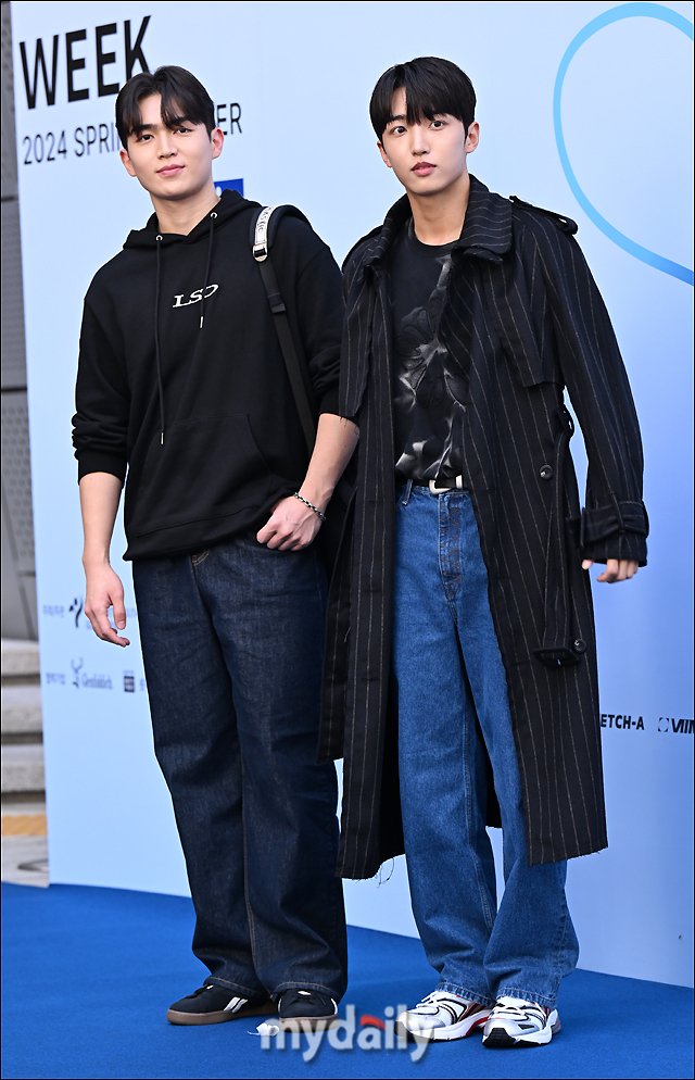 literally2106's tweet photo. 2024 S/S 서울패션위크 （1）

#업텐션 #선율 #규진 https://t.co/WCfTudgvfJ