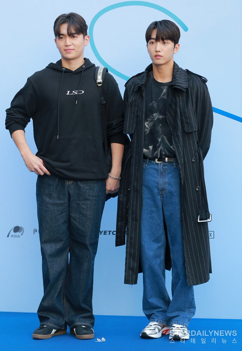 literally2106's tweet photo. 2024 S/S 서울패션위크 （1）

#업텐션 #선율 #규진 https://t.co/WCfTudgvfJ