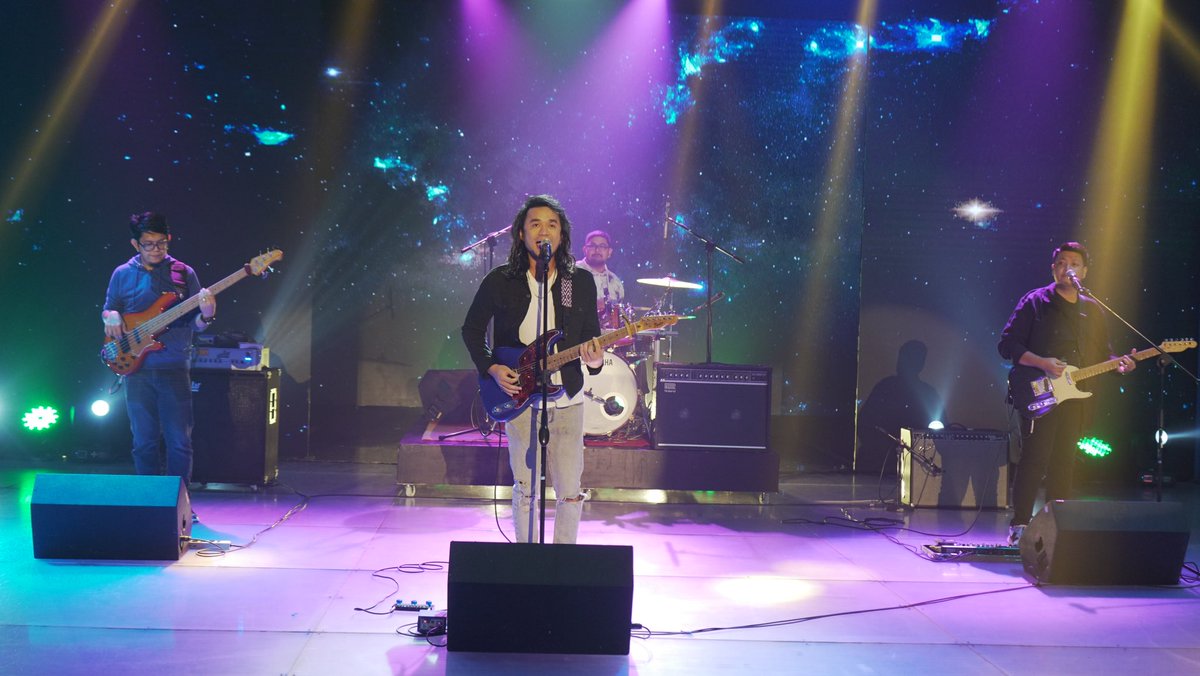 itsShowtimeNa's tweet photo. 🎸 Maki-join na sa kantahan kasama ang Prince of Acoustic OPM, Jireh Lim! 

#TayoAngShowtime 

Subscribe, follow and watch us LIVE!
https://t.co/6a3FbJJ7pp 
https://t.co/FA9ip4yRhx https://t.co/SOZVjELET5