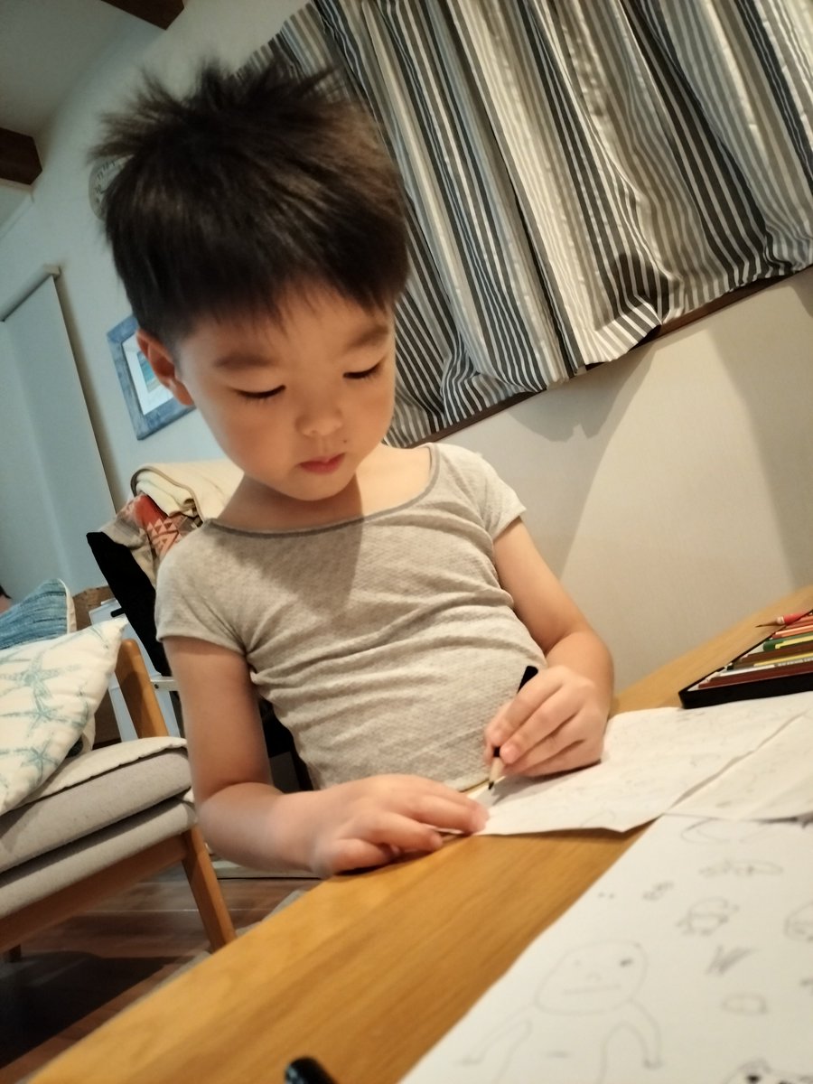 S2jB7ZTHQizyKNo's tweet photo. 最近は文字の練習したり線の書く練習したり絵を書いたりしてます！
あと、YouTubeの相互登録、募集してますので気軽にDM待ってます♪
#練習　
#くうくん　
#5歳児　
#YouTube
#相互登録 https://t.co/Ma0ZllqSNH