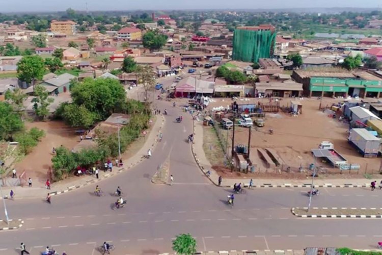 LIRA TOWN
    Lira is a city in the Northern Region of Uganda. It is the main municipal, admin...bit.ly/3OI2Mbg
    
    #theeyeug #visitUganda #Uganda🇺🇬 #businessdirectory #entrepreneur #businesslife #travelandlife #traveling #solotravel #traveladdict #travel...