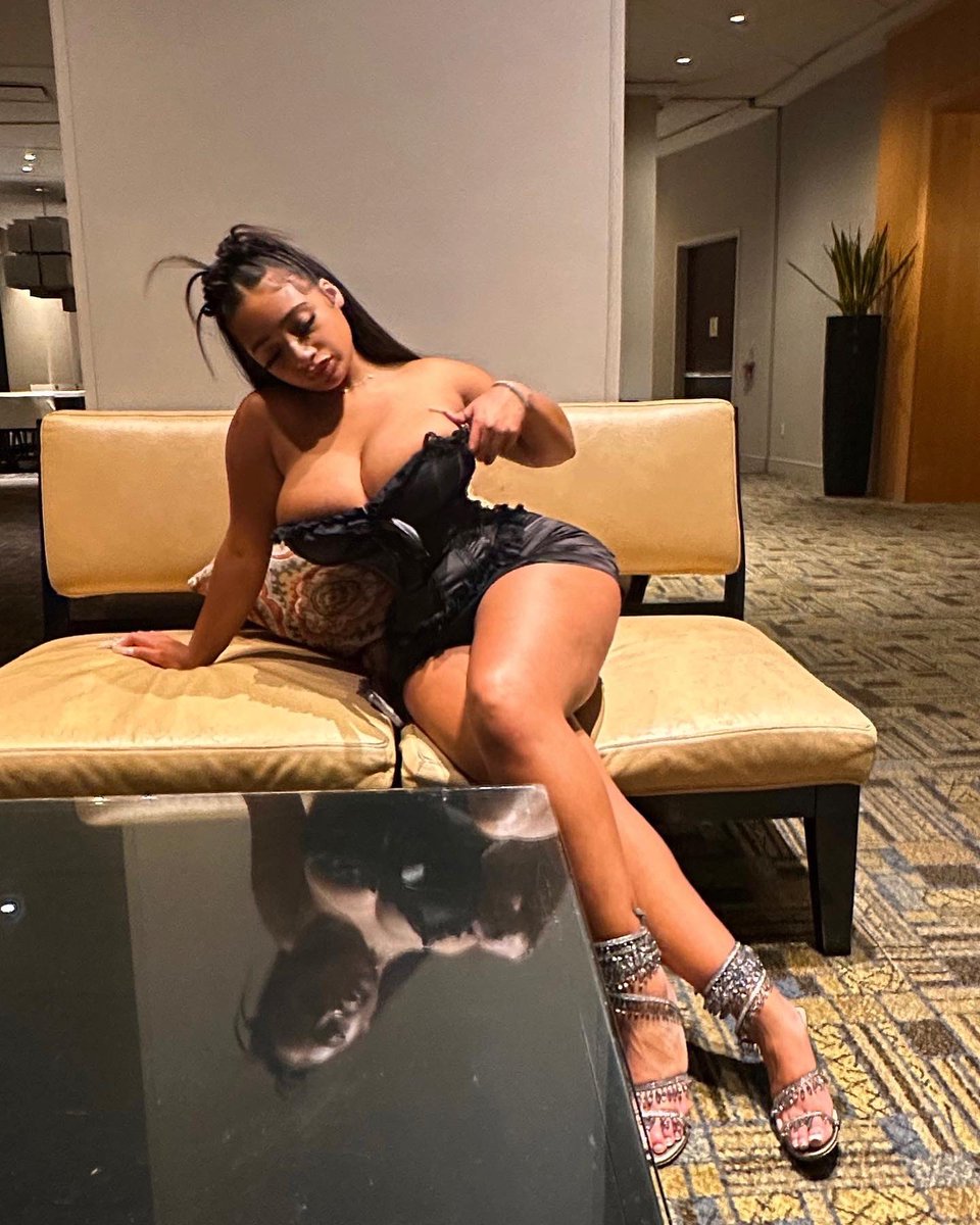 lexibaebie's tweet photo. body givin jessica rabbit https://t.co/oQA2bqYWnT