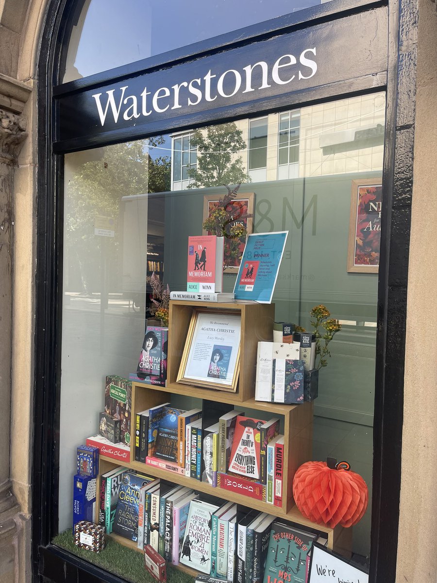 keyserveuk's tweet photo. Worked at @waterstones Preston today servicing a mortice lock. Lovely staff and great air con too 😎

#Keyserve #KeyserveLocksmiths https://t.co/nJhKnGJEBS