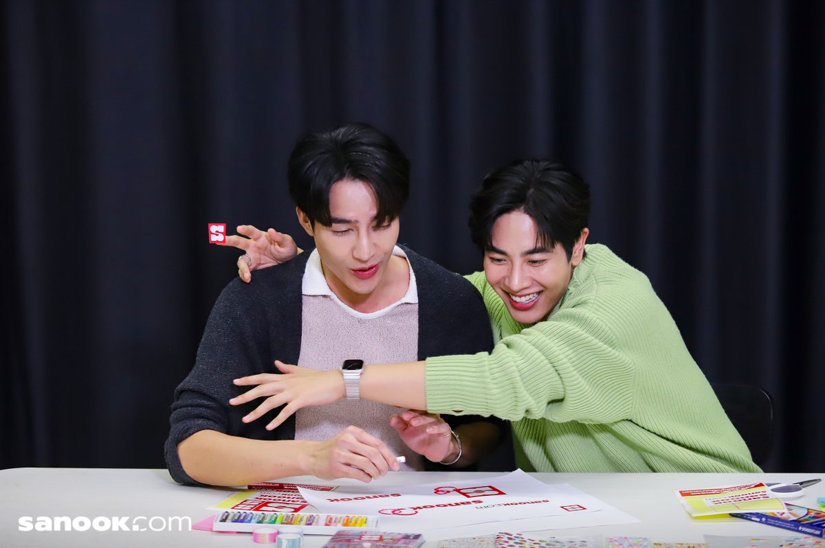 Sanook's tweet photo. ภาพบรรยกาศการถ่ายทำ #sanook25ปีxEarthMix สองหนุ่ม เอิร์ท-มิกซ์ มาทำการ์ดอวยพรให้กับทาง Sanook❤️🥰 อย่าลืมไปกดหัวใจนะจ๊ะ
📷🔗https://t.co/gAUpiZ6fvf
📺❤️https://t.co/dypnLMFfS4
#sanook25ปีมันดีย์มาก
#EarthPirapat
#mixxiw
#EarthMix
#เอิร์ทมิกซ์
#SanookInterview
#Sanook https://t.co/rRoGXEQ7G3