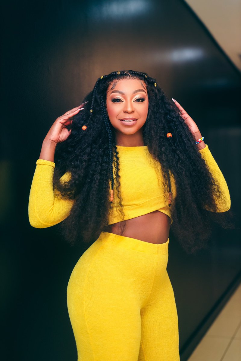 KhutsoTheledi's tweet photo. Everybody did what was best for them... now it's your turn! 

Speak boldly and with wisdom.
Never suppress your voice or mute your words for someone's comfort.
Speak your mind, make people uncomfortable, unleash your voice and drive positive disruption! 

Never rely on others to grasp the depth of your determination and effort when God didn't give them your vision.

This is not just another Tuesday, this is another chance for you to choose how to make YOUR dreams come true! #AHiFambeni 

Breakers, 9AM-12PM we #BreakAwayWithKhutsoTheledi @METROFMSA Let's Go🚀