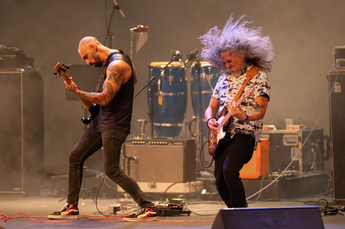 CulturaCiudadMx's tweet photo. Anoche en el concierto de @SomosResonante se revivió el Lado B del Rock Mexicano con un tributo al legado de bandas y músicos que conformaron la escena nacional de los años 80 y 90 en el #TeatroDeLaCiudad Esperanza Iris. 

Las y los asistentes corearon canciones que hicieron historia y marcaron a generaciones completas, a través de las voces e interpretaciones de integrantes de @SantaSabinaOf, Trolebús, @CodaMxOficial,@ElHaraganyCia, Flor de Metal, @zurdokoficial, @fratta, @lagusanaciega, @RiesgodContagio, Juguete Rabioso, Nina Hologram, Radio Kaos, @HHBotellita, Guillotina, Cristal y Acero, entre otros. 

@TeatrosCdMexico
