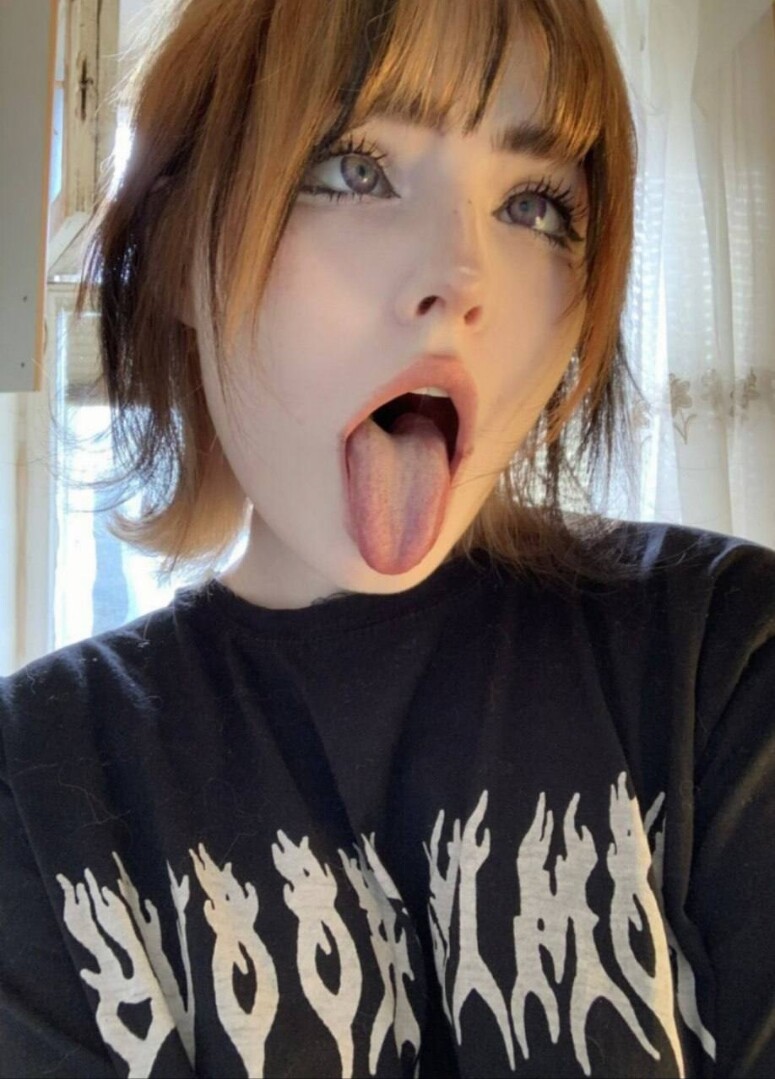 brattypixi's tweet photo. do u prefer with or without cum? https://t.co/Q8QXjMFeaN