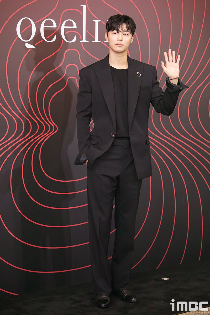 imbcenews's tweet photo. 강민혁, 올바른 슈트핏 #강민혁 #KANGMINHYUK #CNBLUE #씨엔블루 [iMBC 직찍]

⬇️Click Plz⬇️
https://t.co/mH3nJVcu0y https://t.co/qrVIfdUTyV