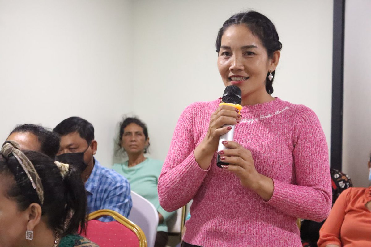 cpddCambodia's tweet photo. A series of 4 meetings between #StreetVendors and municipality administration of #Battambang, #Kampot, #Kep and #SihanoukVille to discuss vending spots, business permits, and social protection. 
🌐https://t.co/RoBUxCSBBh 

#BusinessPermits #VendingSpots #SocialProtection https://t.co/DKnN4gCfqE