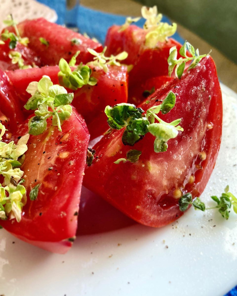 kate_domm's tweet photo. @sortedfood Happy Labor Day!!
Celebrating the long weekend by FINALLY catching up on @sortedfood’s #WildWeekender and enjoying some traditional British comfort food: The Buckinghamshire Bacon Badger 🦡
Served with a fresh Tomato and Golden Marjoram Salad… https://t.co/SXl9Snr0Km