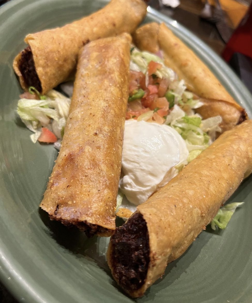 Come for the food, stay for the Happy Hour.

📷: @thefoodiethatfinds