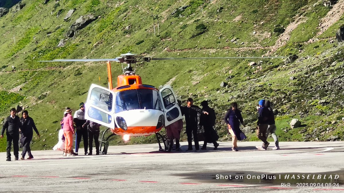 kedarnathyatra's tweet photo. Treatments are provided at #Kedarnath to the patients, in case of emergency we make sure that the patients  reach higher centers at #Medical college Srinagar, #AIIMSRishikesh through Heli service depending on the condition of the patient, 2 such patients were referred yesterday. https://t.co/95Rxz6YQ3X