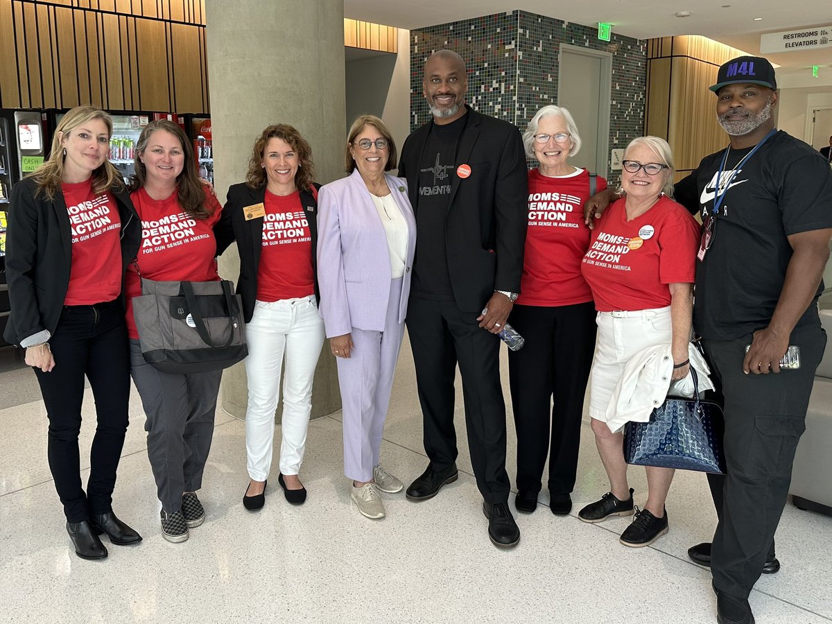 StaceyRMoseley's tweet photo. These orgs are on the ground doing the true life saving  work of violence interruption and prevention that #AB28 will help sustain. Follow and support a few of our amazing partners  @YouthALIVE510 @UrbanPeaceInst  @Move_Meant4Life ✌🏼 ➡️ https://t.co/SCLKWyJS0T