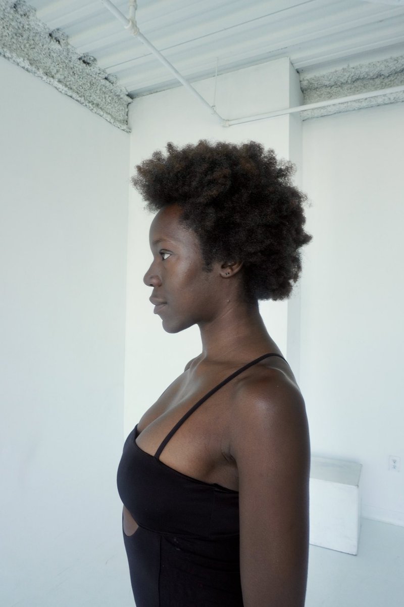 queenlondy's tweet photo. posting my raw digitals here for the designers who need the chocolate unsigned models for #FW23 
#model #unsignedmodel #nyc #la #london #paris   #runway #digitals #blackgirl #FW23 #supermodel https://t.co/isRPMqF5Nv