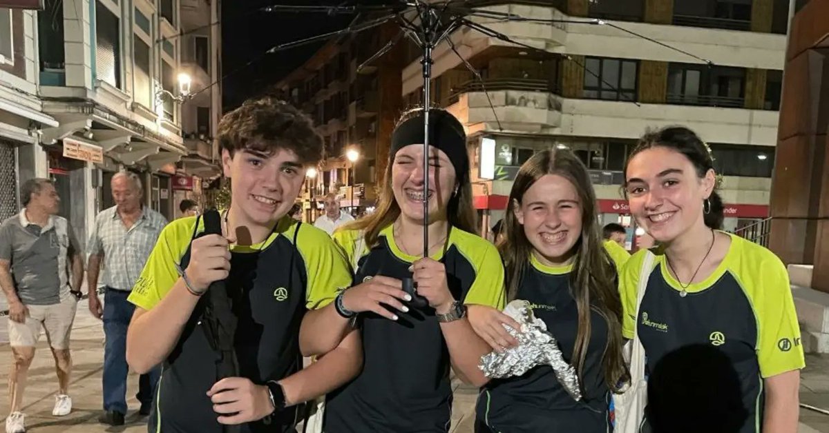 EhunmilakG2's tweet photo. Zer da ehunmilak boluntario gabe?

¿Qué sería ehunmilak sin los y las voluntarios/as?

#ehunmilak23 
#oroitzapenak
#recuerdos https://t.co/n9Ps3qymKP