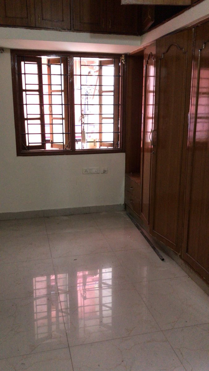 Insiya1210's tweet photo. Looking for 2 female flat mates in a semi - furnished 3bhk house behind bob’s bar, 100ft road, Indirangar. 

Rent - 36/3 
Deposit - 2L/3 

Looking to live with someone clean, responsible and a non - smoker. 

*the house is being renovated currently. Move in date - 10th September https://t.co/6kxqos8uqb