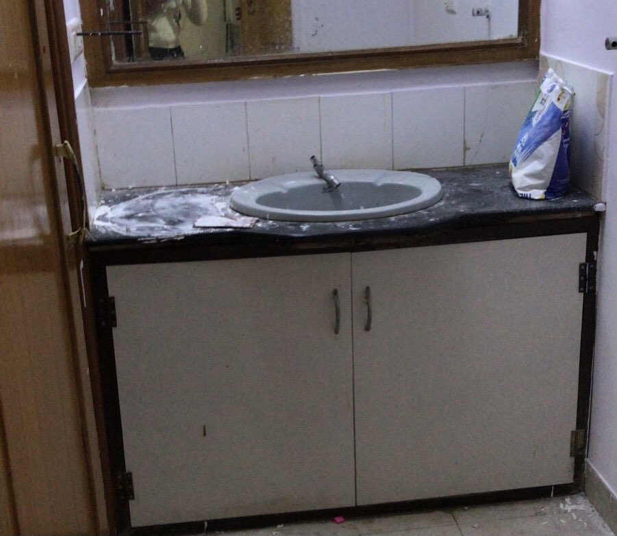 Insiya1210's tweet photo. Looking for 2 female flat mates in a semi - furnished 3bhk house behind bob’s bar, 100ft road, Indirangar. 

Rent - 36/3 
Deposit - 2L/3 

Looking to live with someone clean, responsible and a non - smoker. 

*the house is being renovated currently. Move in date - 10th September https://t.co/6kxqos8uqb