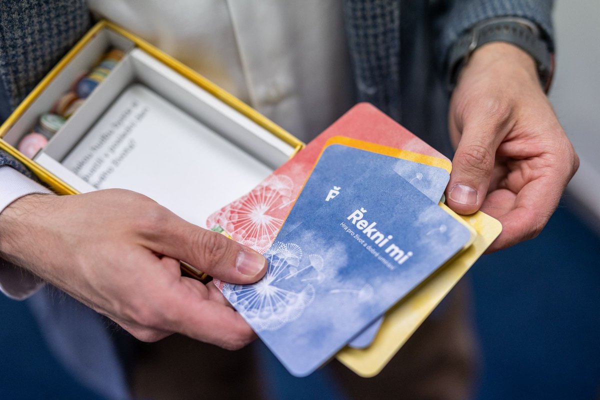 PavlaHub's tweet image. „Paliativní péče není jen o úplném konci života. Je o dobrém životě, co nejdéle to jde, navzdory nemoci,“ říká @MartinLoucka @PaliativCentrum. Usiluje o systémovou změnu v péči o umírající – prostřednictvím výzkumů, výuky, technologií i karetní hry.❤️
📰 ukforum.cz/rubriky/veda/8…